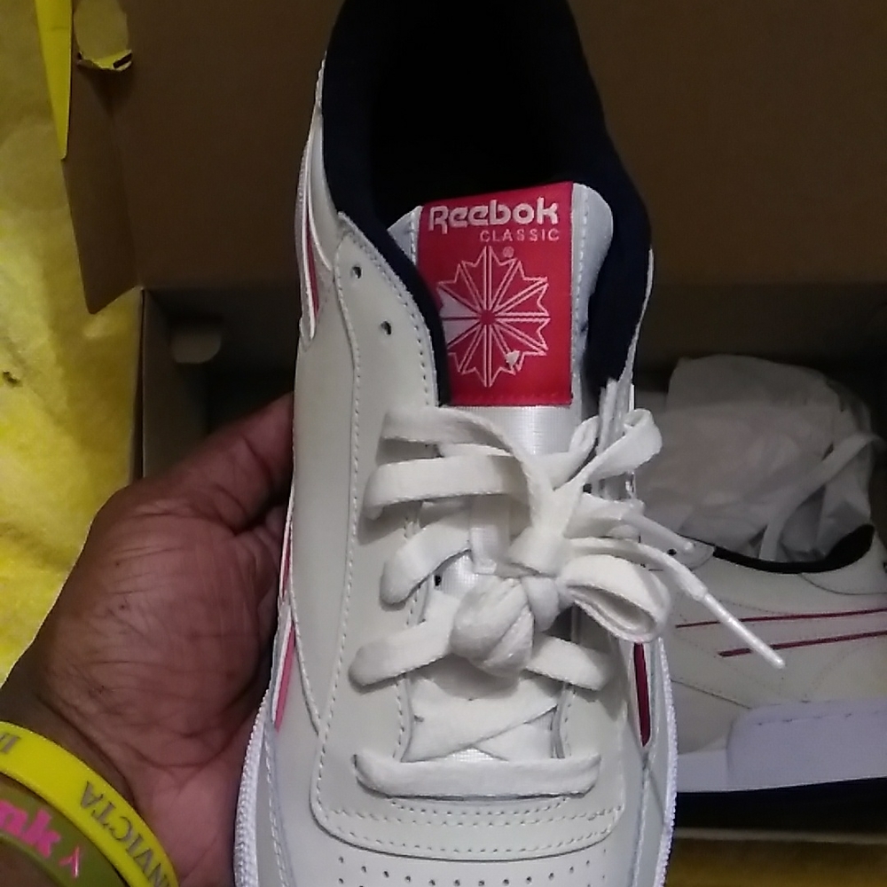 Reebok - Picture 3 of 10